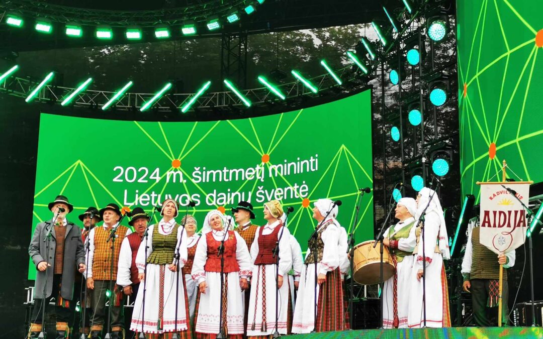 LIETUVA 🇱🇹 RADVILIŠKIO KULTŪROS CENTRO FOLKLORO ANSAMBLIS „AIDIJA“