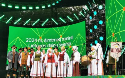 LIETUVA 🇱🇹 RADVILIŠKIO KULTŪROS CENTRO FOLKLORO ANSAMBLIS „AIDIJA“