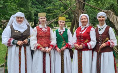 LIETUVA 🇱🇹 MOLĖTŲ KULTŪROS CENTRO SUTARTINIŲ GIEDOTOJŲ GRUPĖ „ALSŪNĖ“