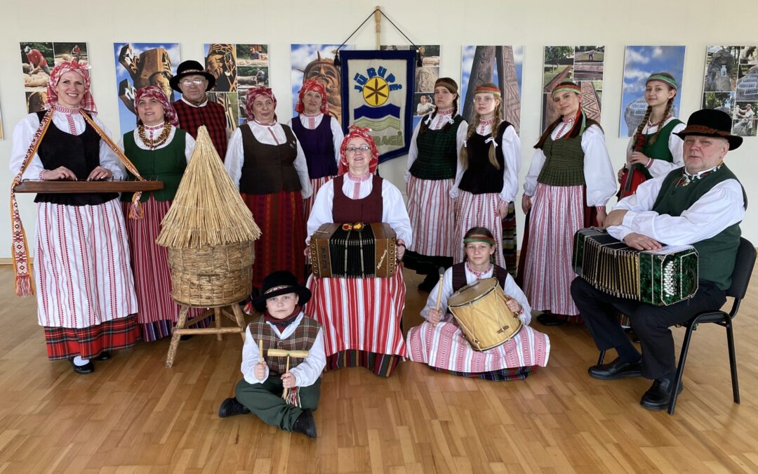 LIETUVA 🇱🇹 TAURAGĖS KULTŪROS CENTRO FOLKLORO ANSAMBLIS „JŪRUPĖ“