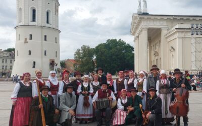LIETUVA 🇱🇹 ŠIAULIŲ KULTŪROS CENTRO „LAIPTŲ GALERIJA” FOLKLORO ANSAMBLIS „SALDUVĖ“