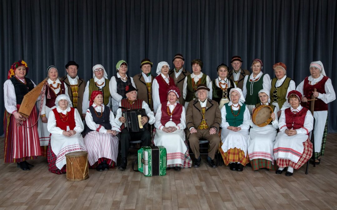 LIETUVA 🇱🇹 ŠIAULIŲ KULTŪROS CENTRO FOLKLORO ANSAMBLIS „SIDABRINĖ GIJA“