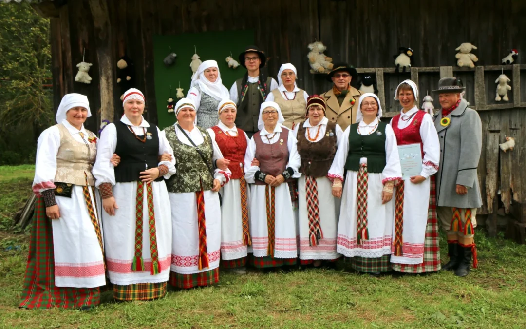 LIETUVA 🇱🇹 PASVALIO KULTŪROS CENTRO RAUBONIŲ SK. FOLKLORO ANSAMBLIS „TATULA“
