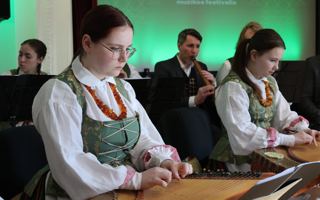 LIETUVA 🇱🇹 ŠIAULIŲ SAULIAUS SONDECKIO MENŲ GIMNAZIJOS KANKLIŲ ANSAMBLIS