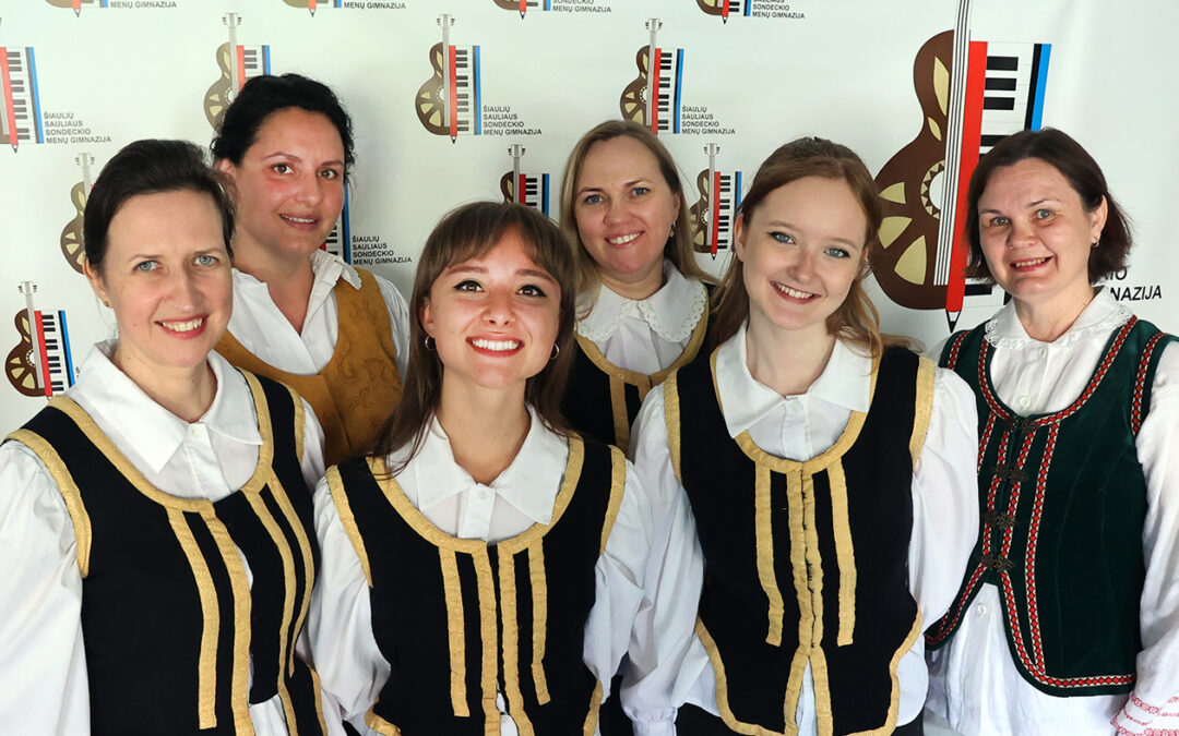 LIETUVA 🇱🇹 ŠIAULIŲ SAULIAUS SONDECKIO MENŲ GIMNAZIJOS VOKALINIS ANSAMBLIS