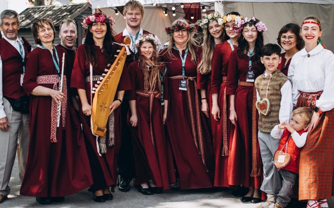 LATVIJA 🇱🇻 LIAUDIŠKOS MUZIKOS ANSAMBLIS „KOKLE“