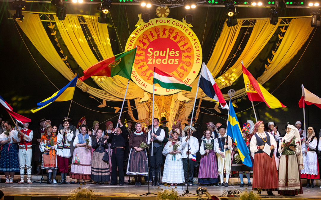 IX tarptautinio folkloro konkurso-festivalio „Sauls žiedas“ baigiamasis koncertas Šiauliuose (vaizdo įrašas)