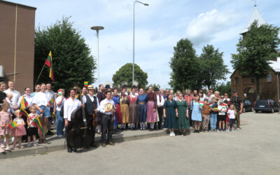 A Festive Touch to Mindaugas Coronation Day Brought by International Guests from “The Flower of the Sun” Festival